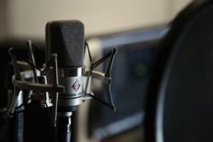 locutor-profesional-inigo-arretxe-micro-vasco